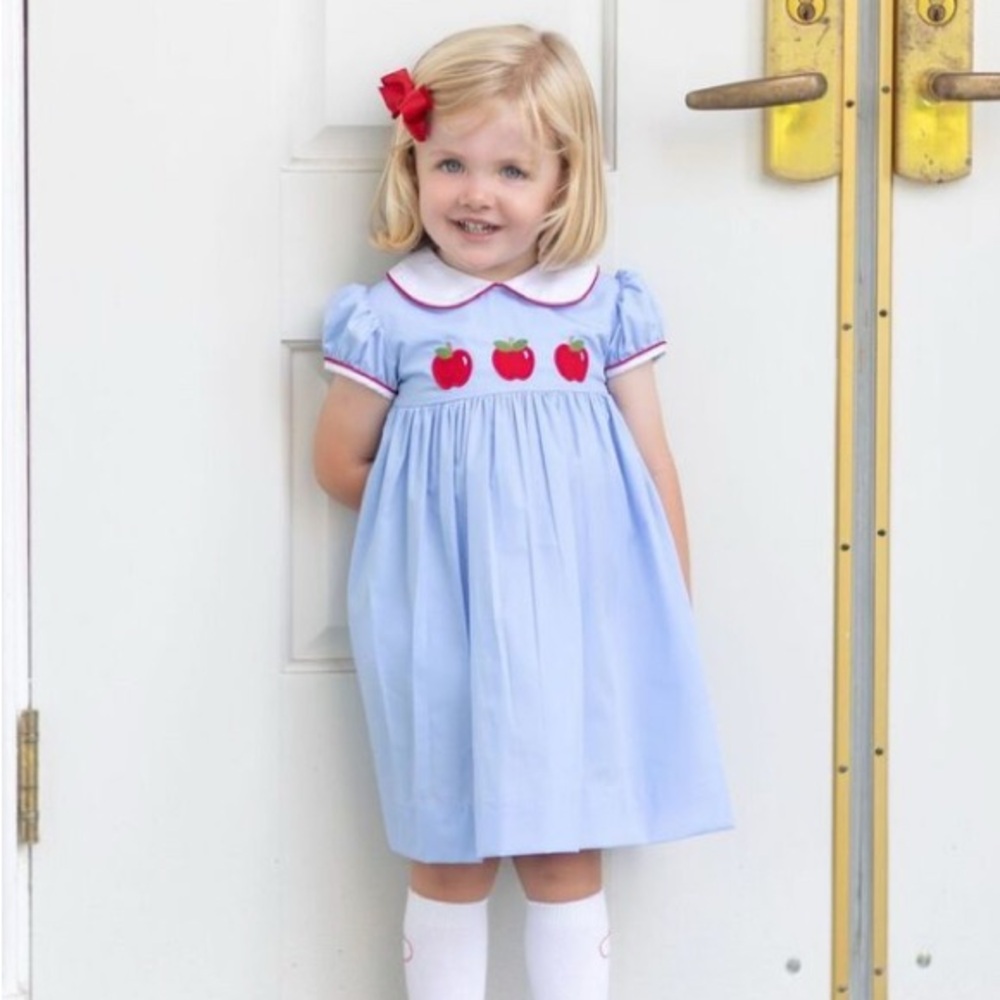 Little English apple dress
Worn once!